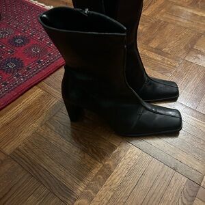 Chic Black Heeled Boots